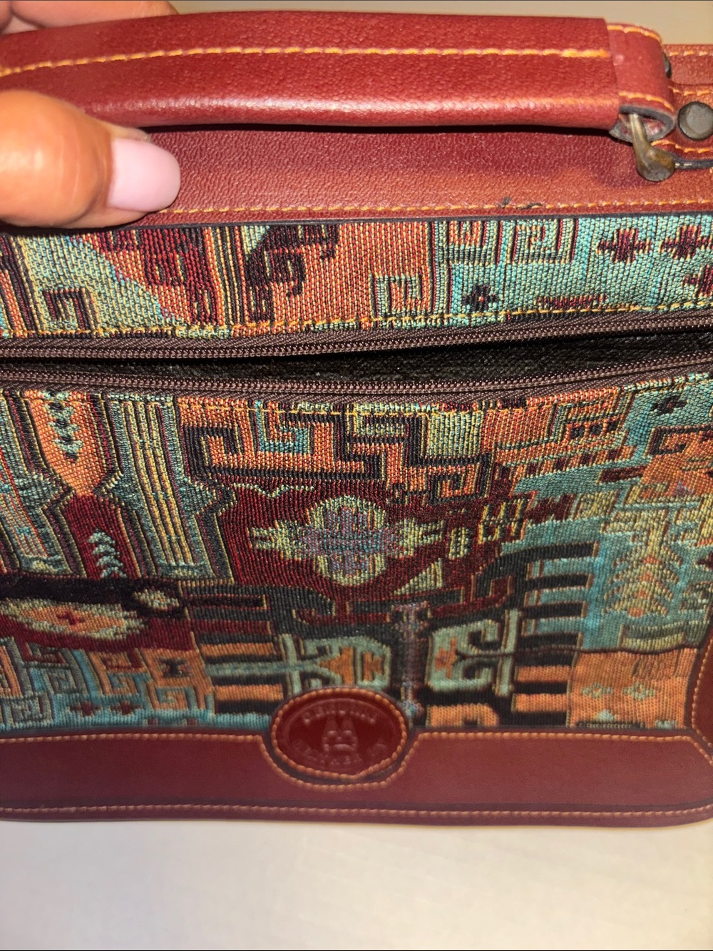 VINTAGE SOUTHWESTERN TAPESTRY CARPET BAG BURGUNDY LEATHER TRIM GEOMETRIC DESIGN - Picture 5 of 14
